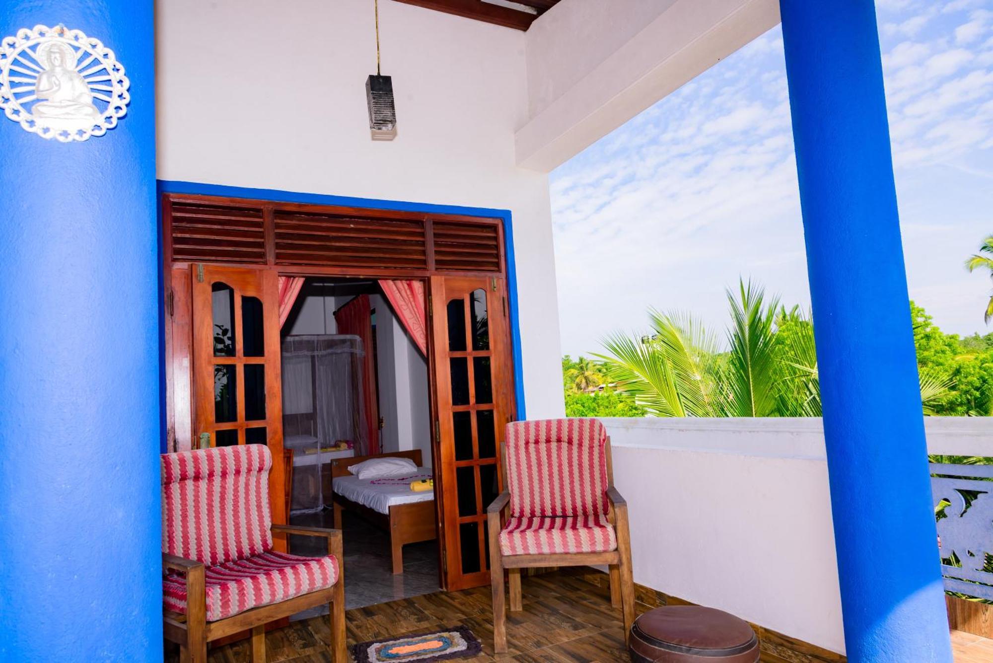 Golden Surfer Beach Hotel Tangalle Exterior foto