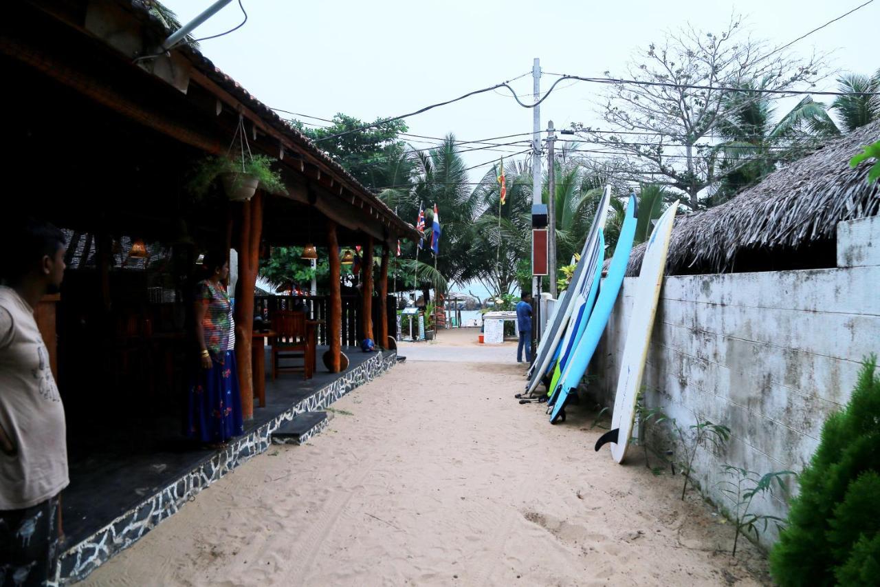 Golden Surfer Beach Hotel Tangalle Exterior foto